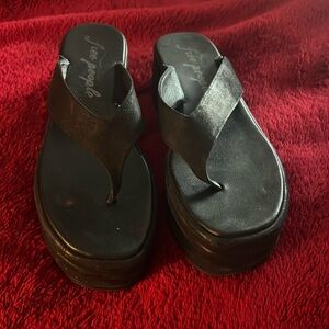 Perfect condition, free people platform leather flip-flops